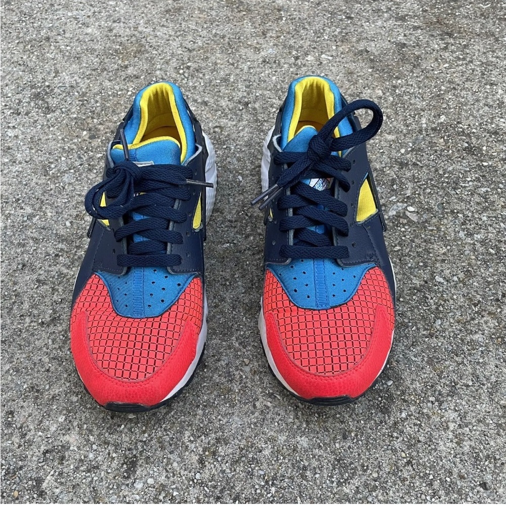 Nike Huarache Run Running Red Blue And Yellow  Size 6 Y